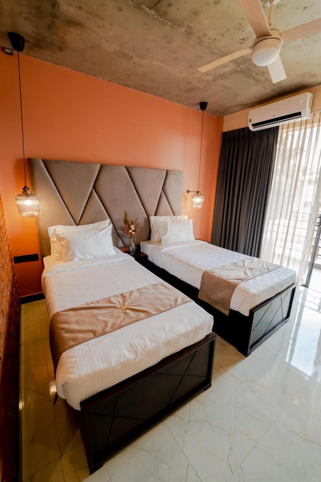 Limeshine - Airport Transit Hotels & Residences Катунаяка Экстерьер фото