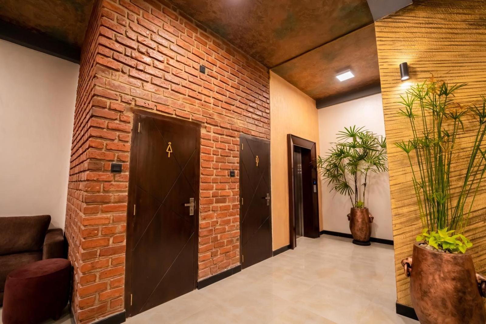 Limeshine - Airport Transit Hotels & Residences Катунаяка Экстерьер фото