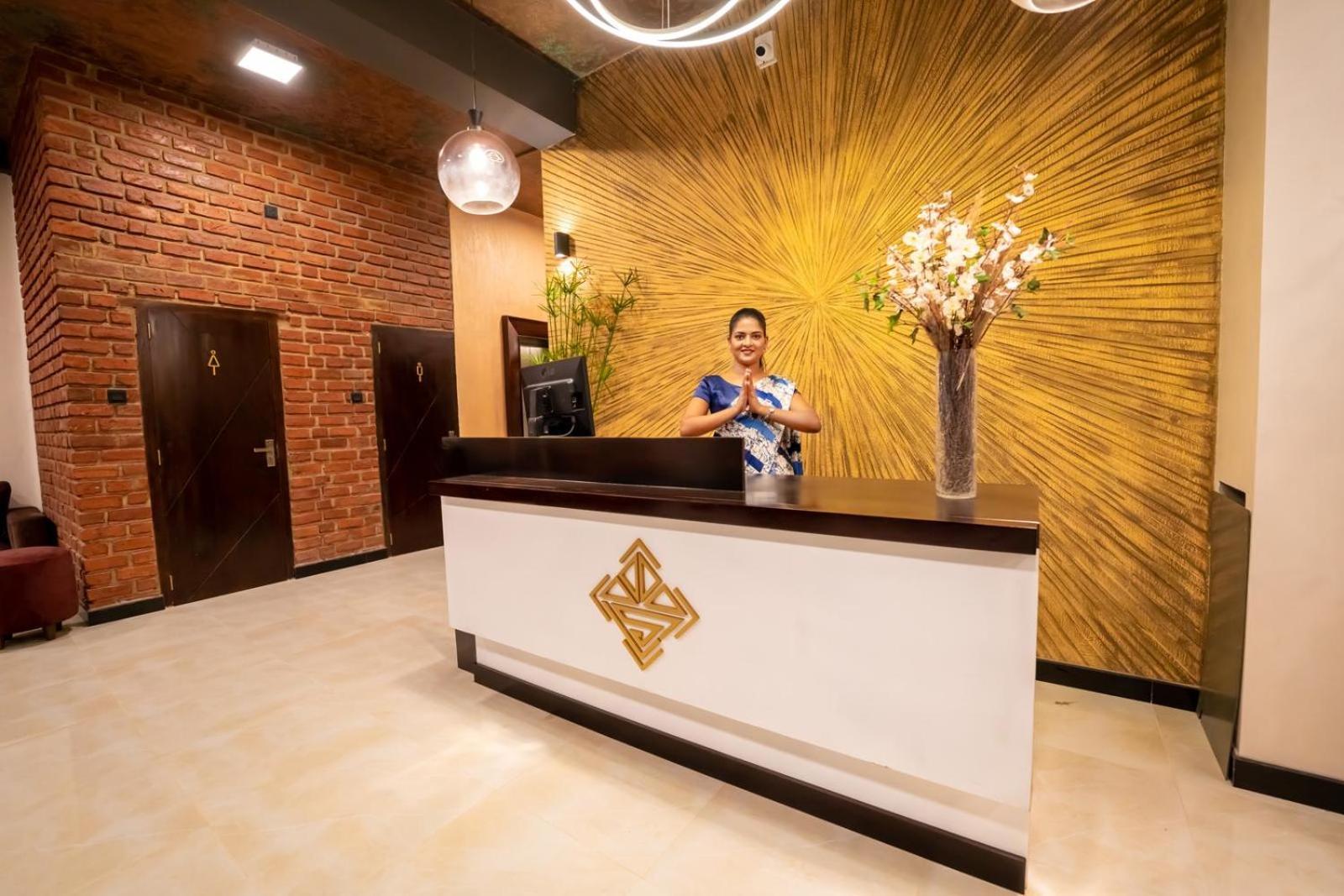 Limeshine - Airport Transit Hotels & Residences Катунаяка Экстерьер фото