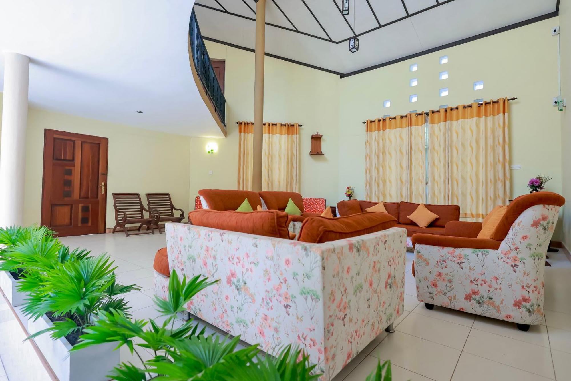 Limeshine - Airport Transit Hotels & Residences Катунаяка Экстерьер фото